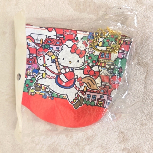 Hello Kitty With Horse Coin Purse - Picture 3 of 8